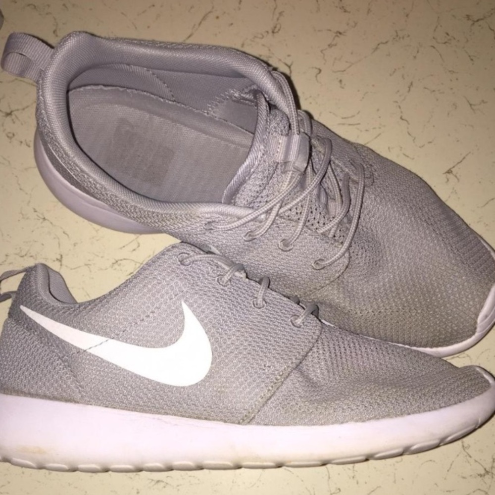 Nike Tennis Shoes